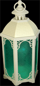 Grande lanterne blanche avec lumiere et vitres vertes
