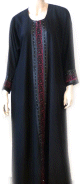 Abaya noire motifs bordeaux avec foulard assorti