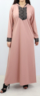 Robe longue type abaya marocaine pour femme avec capuche et motifs dores - Couleur rose pale