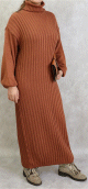 Robe longue a mailles et col roule de couleur marron