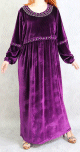Robe longue en velours avec broderies - Couleur Violet
