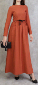 Robe elegante longue et evasee avec lien a nouer a la taille - Couleur Rouge-brique