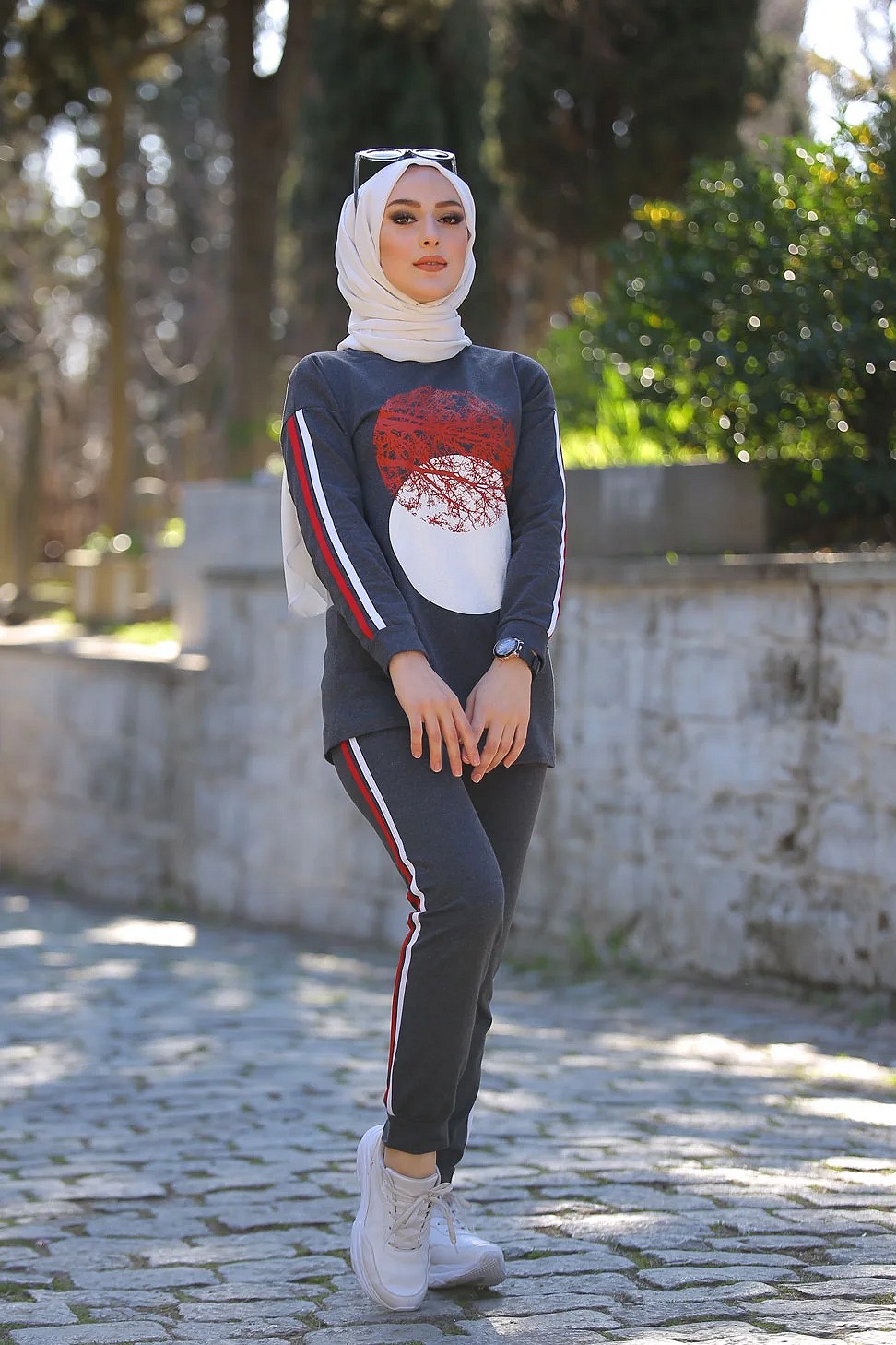 Amelis - Vêtement de sport (ensemble 2 pièces) pour femme musulmane  sportive - Couleur gris clair Sélectionner la taille XS