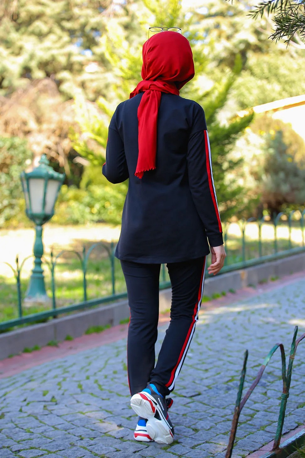 Ensemble décontracté et sport (Tenue de sport femme voilée) - Couleur noir  - Prêt à porter et accessoires sur