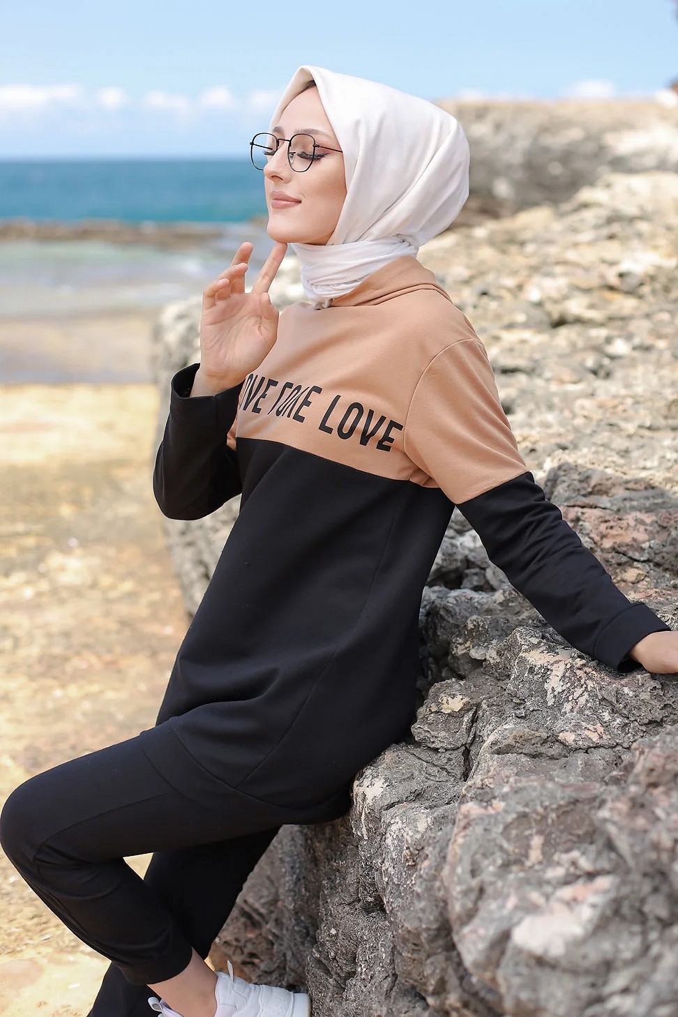 Survêtement femme (Tenue Décontractée et Sport pour Hijab) - Couleur noir  et rose - Prêt à porter et accessoires sur
