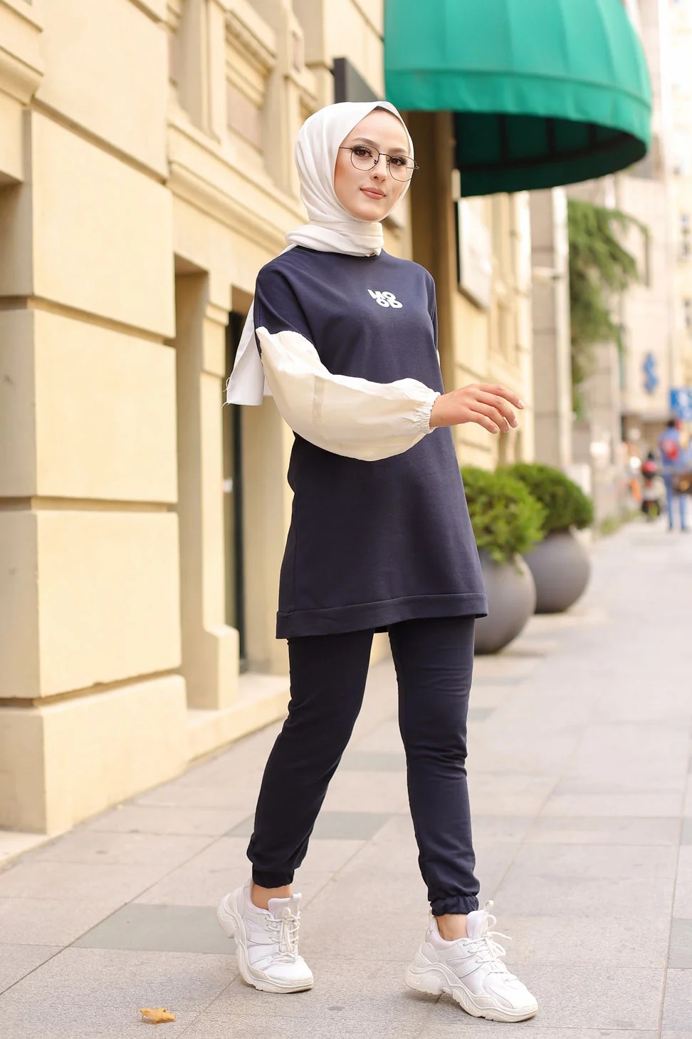 Ensemble survêtement avec sweat-shirt et jogger (Vêtement sport femme  voilée) - Couleur Bleu marine - Prêt à porter et accessoires sur