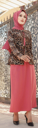 Ensemble deux pieces : veste motif leopard et robe couleur rose avec collier assorti (Mode Musulmane)