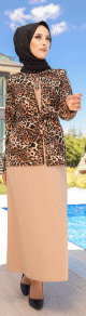 Ensemble deux pieces : veste motif leopard et robe couleur beige avec collier assorti (Modest Fashion)