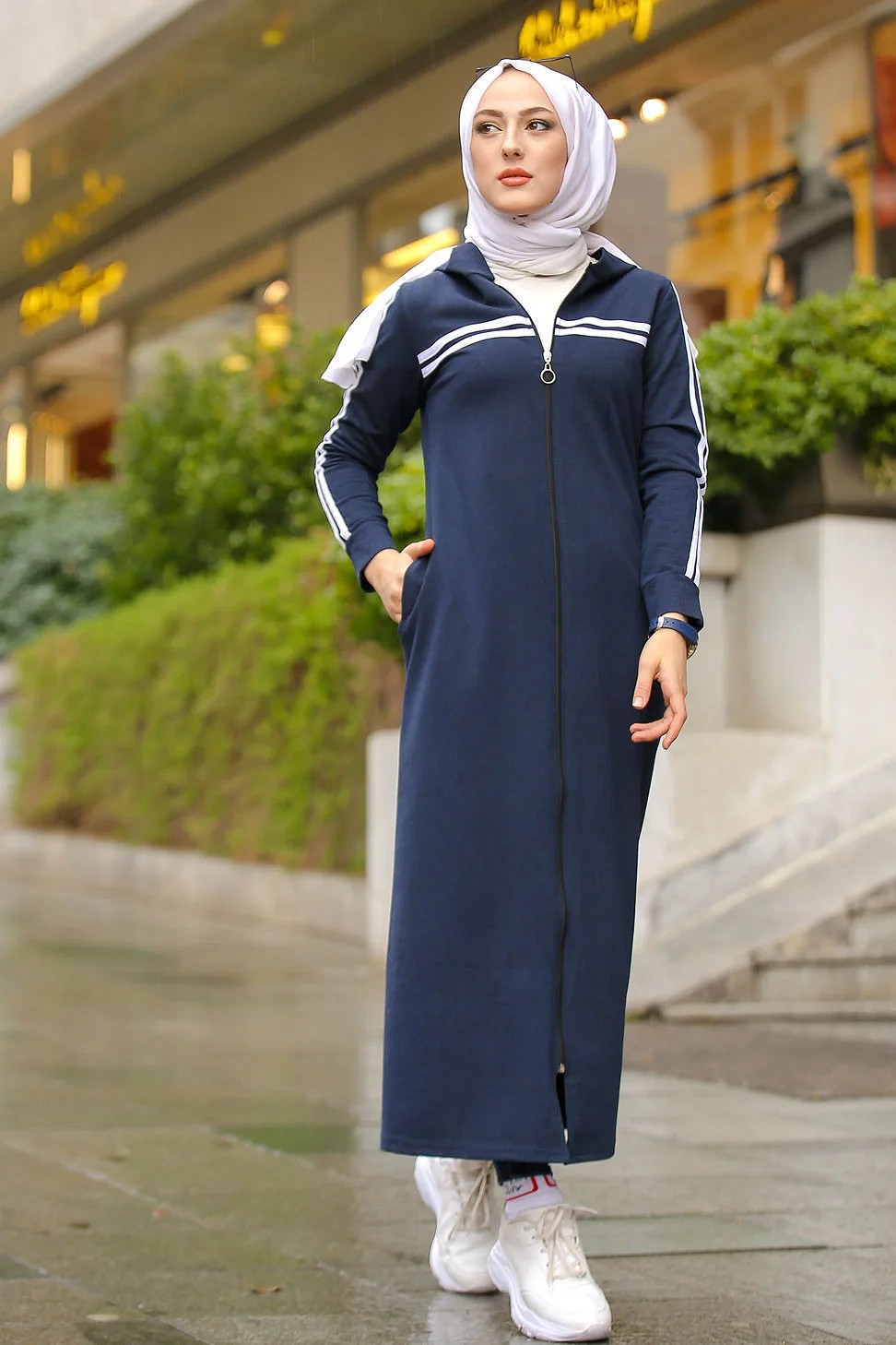 Veste longue zippée style sportswear (Robe Sport pour femme voilée) -  Couleur bleu marine - Prêt à porter et accessoires sur