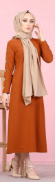 Robe casual decoree de boutons pour femme voilee (Modest Fashion France) - Couleur brique