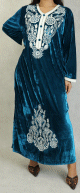 Robe longue effet velours avec broderies pour femme - Couleur Bleu canard