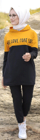 Survetement hijab sport chic a capuche pour femme musulmane (deux pieces haut et bas) - Couleur noir et moutarde
