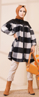 Veste - Chemise longue oversize a grands carreaux (Look femme voilee hiver) - Couleur noir et blanc