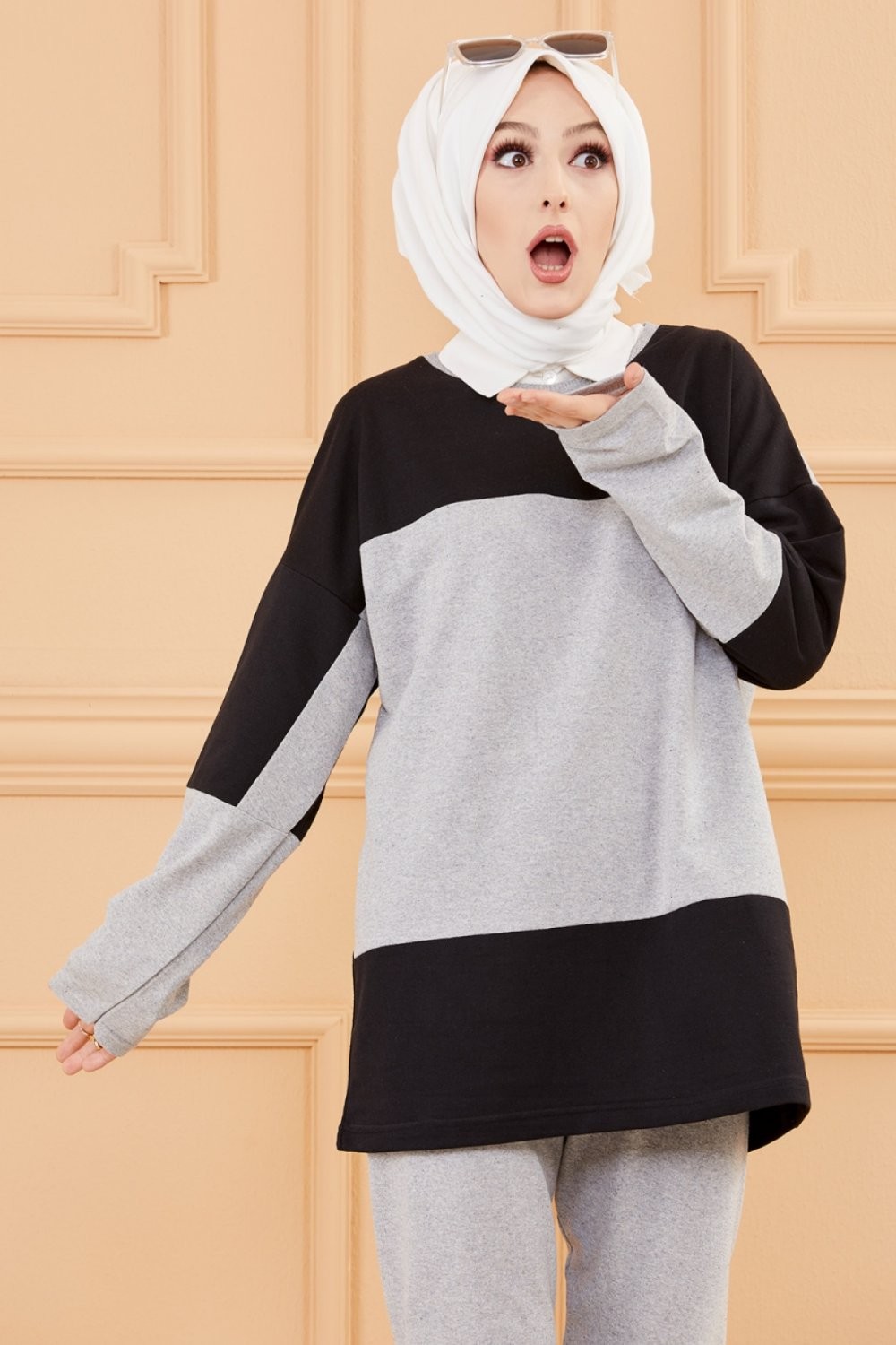 Ensemble sweat et pantalon pour femme (Tenue de sport musulmane pour  hidjab) - Couleur noir et gris - Prêt à porter et accessoires sur