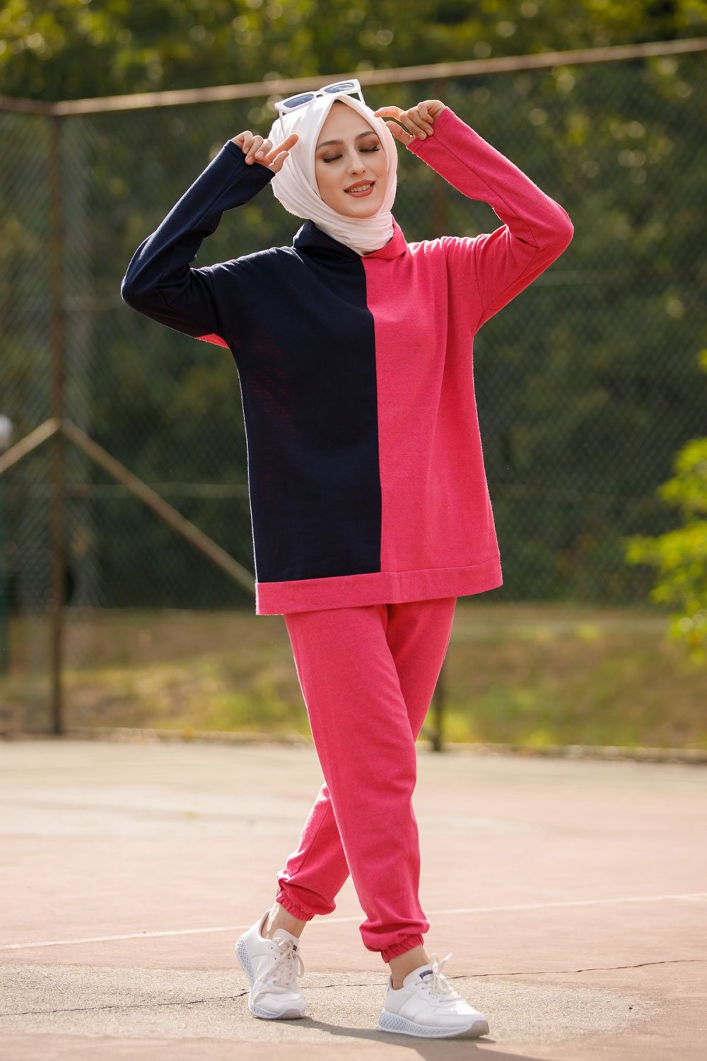 Survêtement femme (Ensemble sport Sweat à capuche et Pantalon) - Couleur  Blanc et Beige - Prêt à porter et accessoires sur