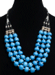 Collier ethnique artisanal trois rangs imitation pierres rondes bleues agencees d'armatures, de perles argentees, et de tubes noirs