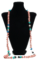 Long collier ethnique artisanal imitation pierres couleur crevette agremente de perles et autres pierres colorees